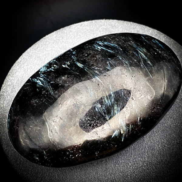 【数量限定】黒地の魔角閃