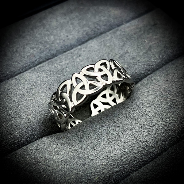 【魔狼】無窮の追跡者-Hati-